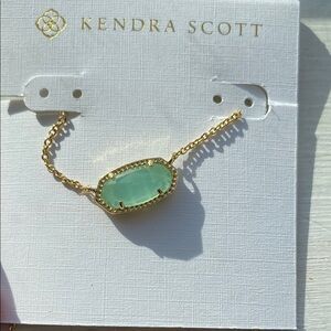 Kendra Scott elisa necklace like new , light green stone gold chain.
